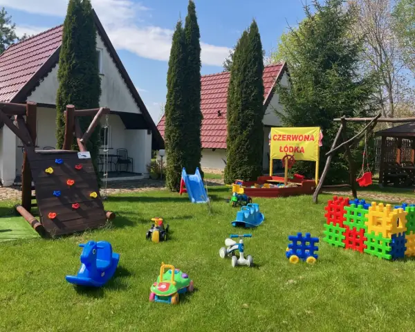 Czerwona Łódka domki i pokoje