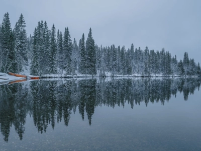 Zimowy wypoczynek nad jeziorem - gdzie znajdziesz całoroczne domki na Mazurach i Kaszubach?