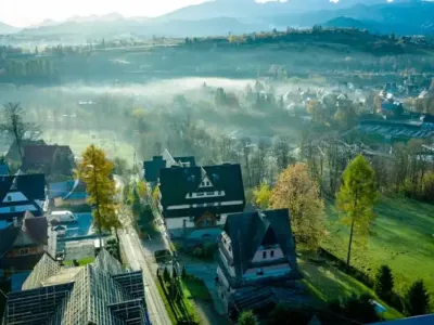 Gdzie szukać noclegów? Ranking najlepszych grup na Facebooku [LISTA 2026]