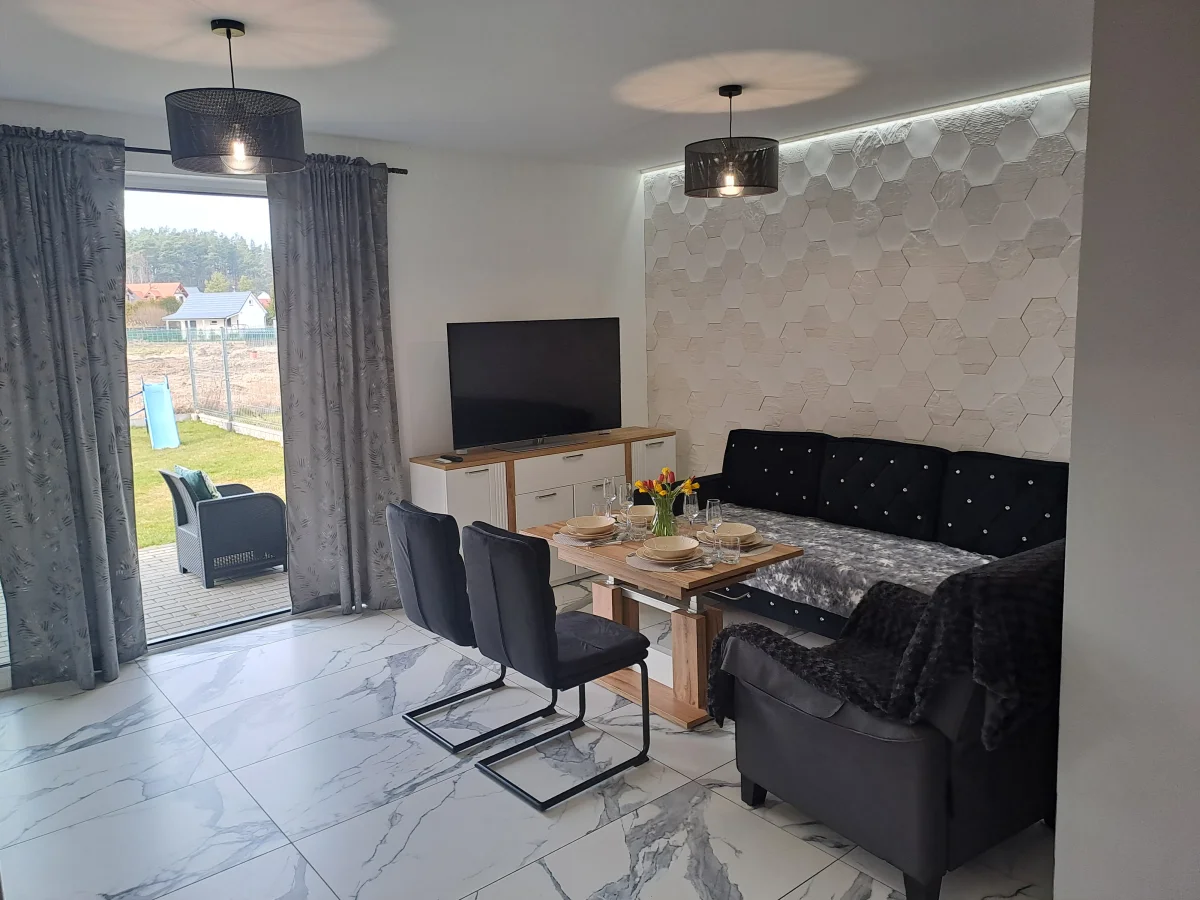 Salon z aneksem kuchennym 